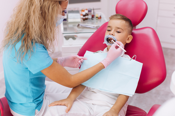 Handling Dental Emergencies: When To See An Emergency Pediatric Dentist